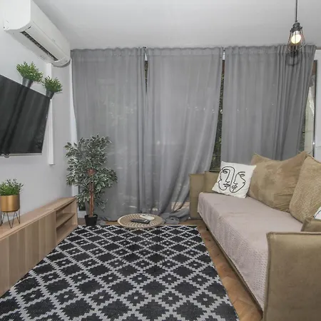 Lola'S Apartment Split Exterior photo