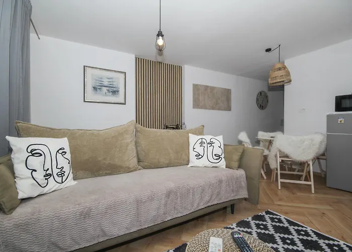 Lola\'S Apartment