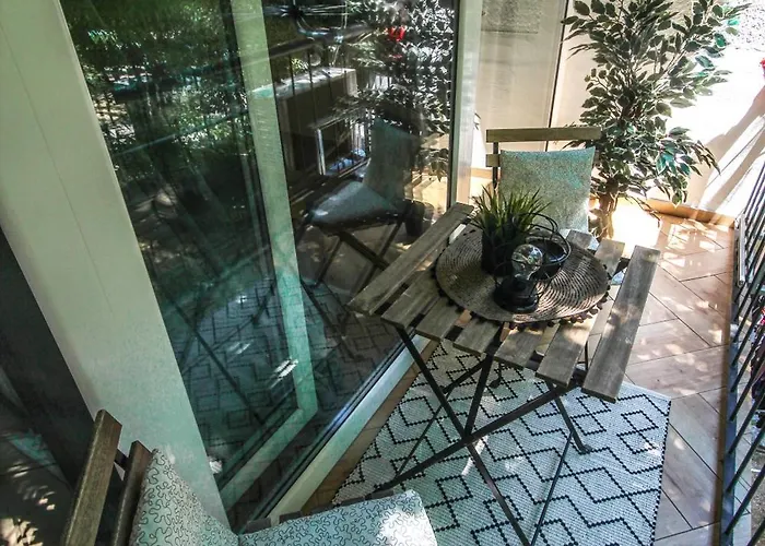Lola\'S Apartment